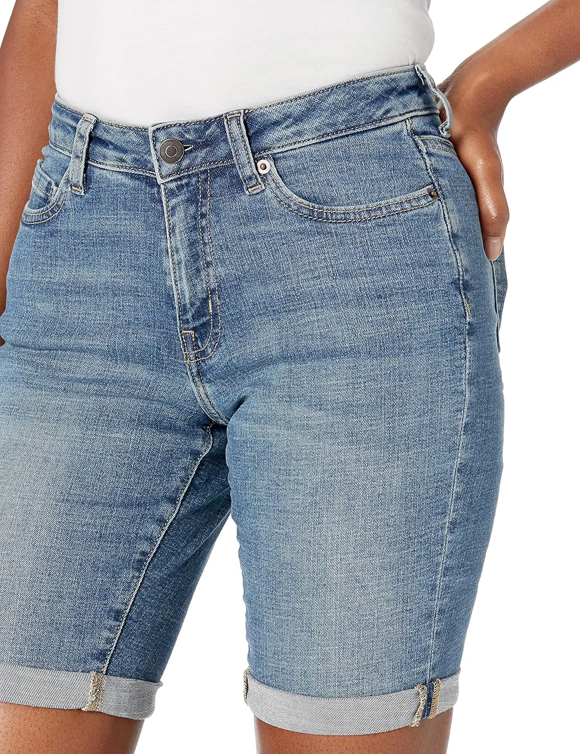 Amazon Essentials Women's Mid-Rise Slim fit Denim Bermuda Shorts with Pockets