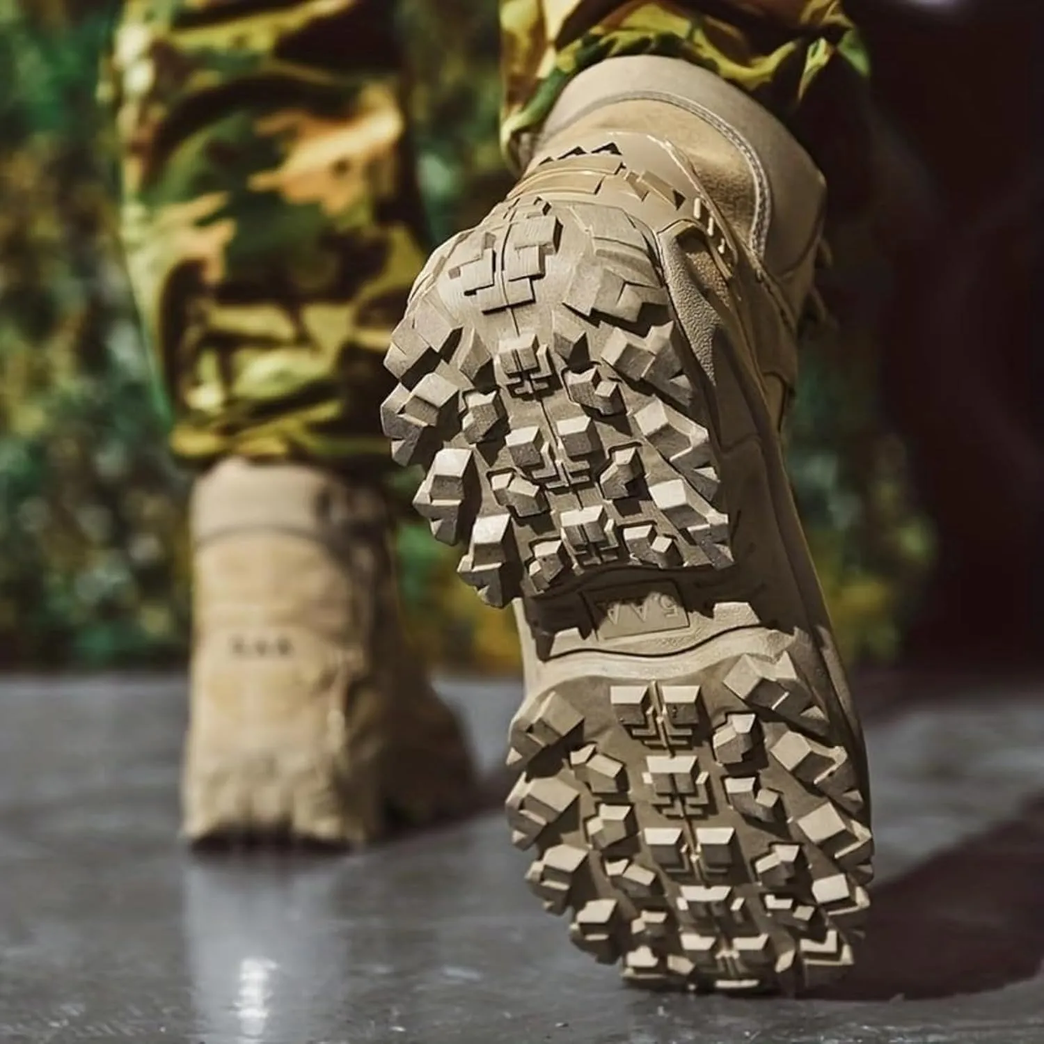 Durable and Comfortable Men'S Hiking Boots for Outdoor Adventure, Waterproof and Warm Military Shoes