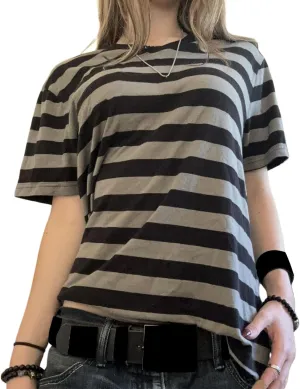 Women Y2k Grunge Shirt Goth Vintage Graphic Tee 2000s Aesthetics Short Sleeve Crewneck T-Shirt Summer Going Out Top